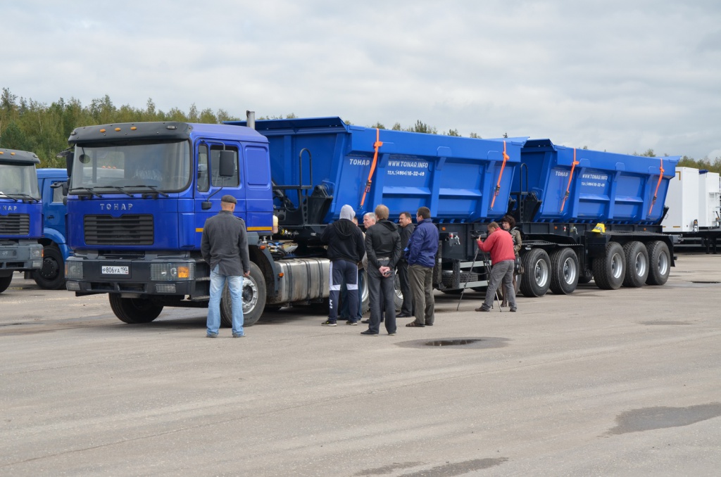 автопоезд Тонар-9540 с боковой разгрузкой